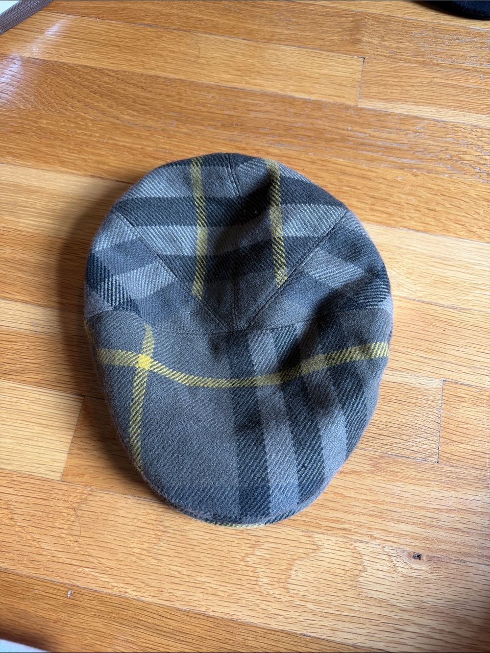 Size Medium Plaid Burberry Burret